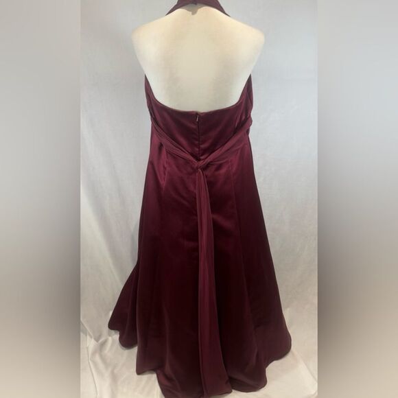 David’s Bridal satin and chiffon burgundy wine halter maxi dress size 16 - Picture 3 of 7